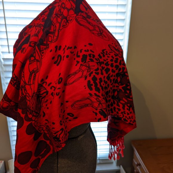 Ladies Red & Black Hat Shoes Chain Screen Print Fringed Throw Scarf 66" x 29" - Picture 3 of 8